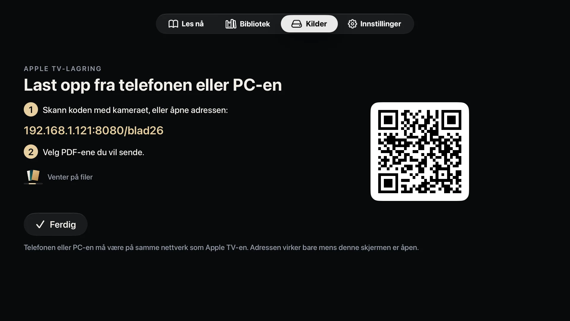 Apple TV-en viser en QR-kode og en adresse for å sende filer fra telefonen